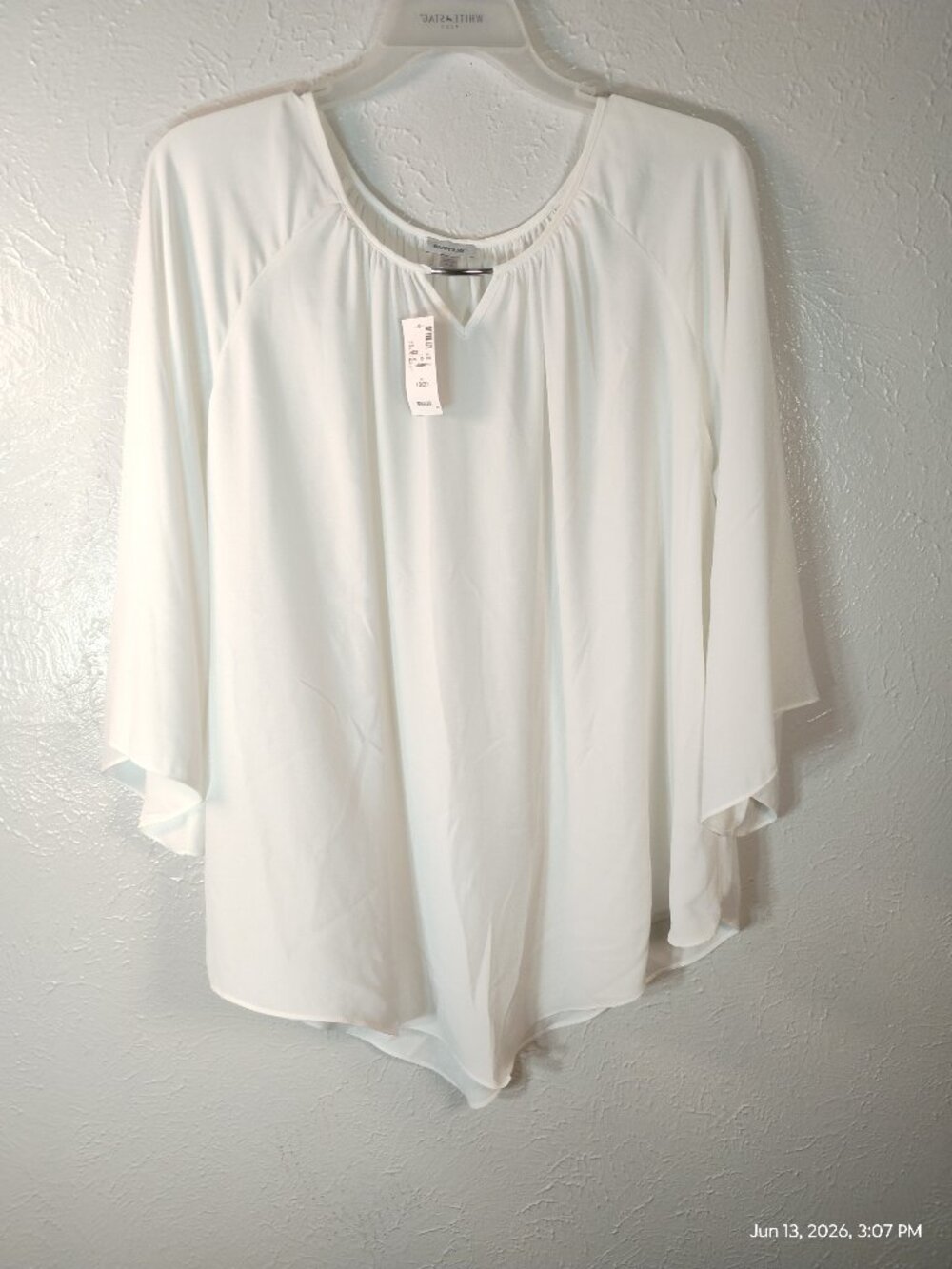 White and Silver Flowey Avenue Plus Size Tunic Top – NWT – Size 18/20